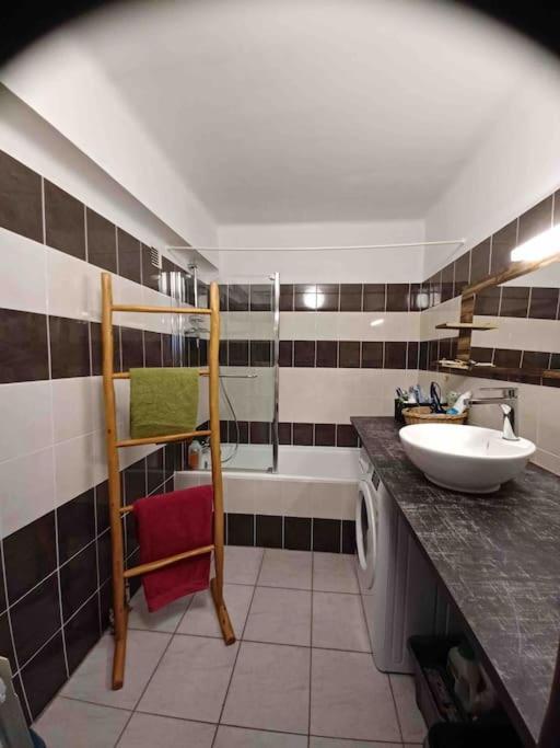 Grand T2 Esprit Loft Coeur De Ville Sete Exterior photo